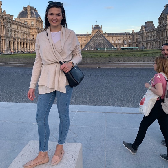 Meet your Posher, Adrianna - Picture 3 of 4